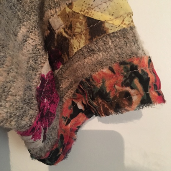 Gimmicks by BKE short sleeve top with sequins - Picture 4 of 6